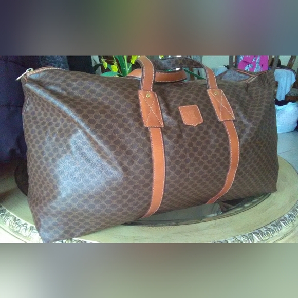 BEAUTIFUL CELINE DUFFLE BAG (EXTREMELY LARGE) FABULOUS CONDITION LEATHER TRIM - Picture 3 of 17